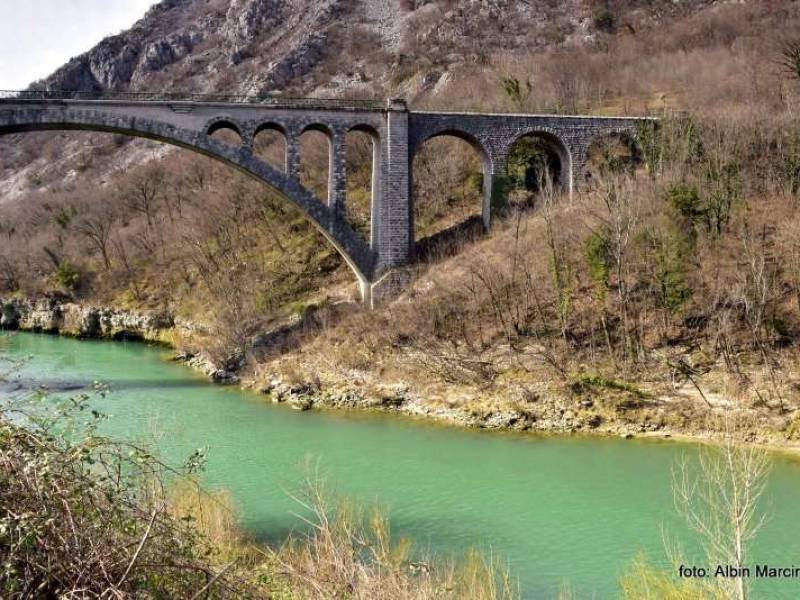  Solkanski Most w Słowenii to największy na świecie kamienny most łukowy